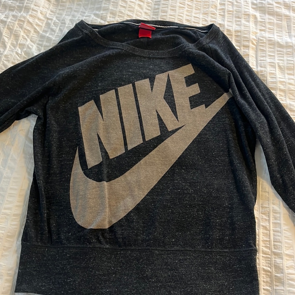 Nike 3/4 sleeve active wear clothing